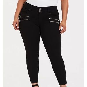 Cute Zippered Skinny Jeans.
